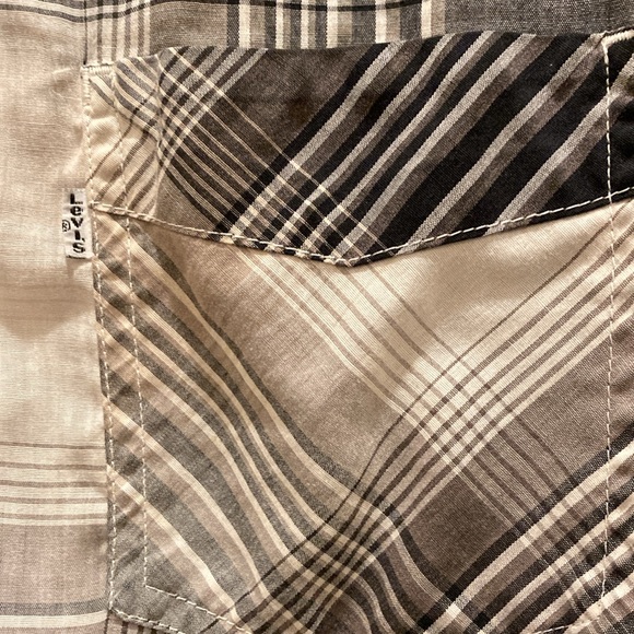 Levi’s  Men’s Size L Button Down Shirt Long Sleeves Grey Plaid Lightweight - Picture 3 of 6